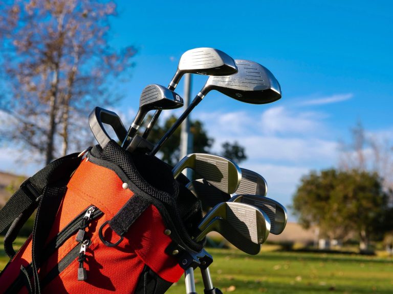 How to Put Golf Clubs in a Golf Bag