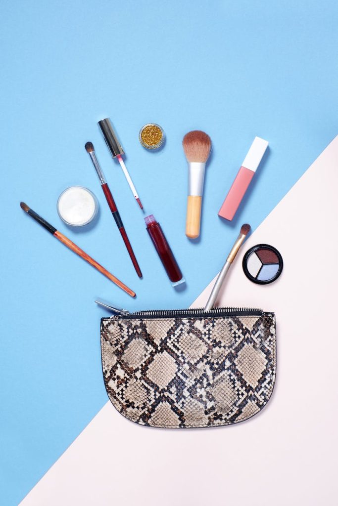 how to pack makeup bag for travel