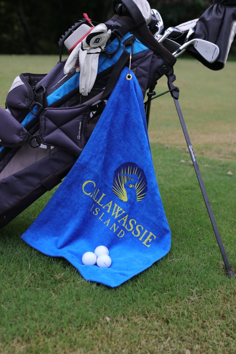 Where Does Towel Go on Golf Bag?