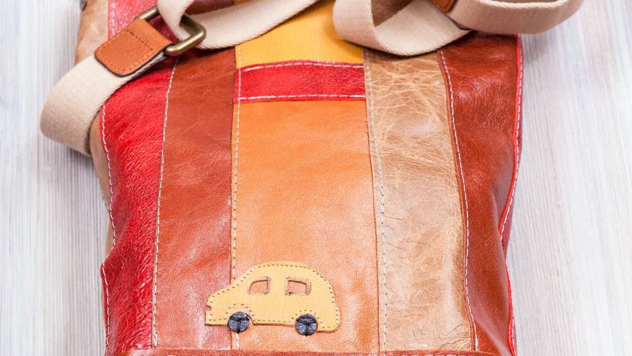 How to Make a Crossbody Bag Out of Fabric