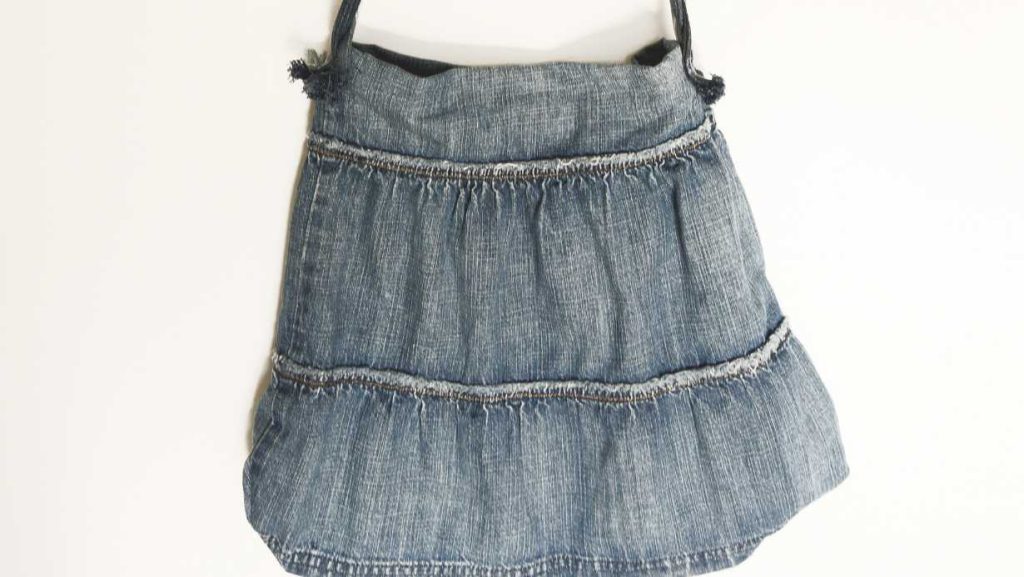 Steps To Make A Crossbody Bag Out Of Jeans