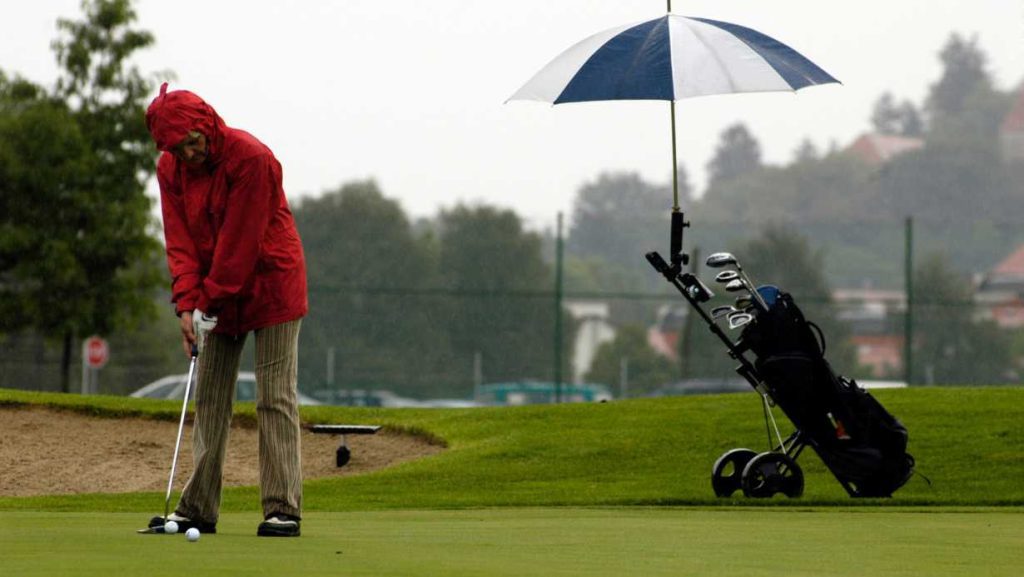 Weathering The Course Golf Bag Wetness Concerns