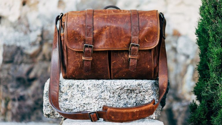 What Size Laptop Can the Everyday Messenger Bag Carry?